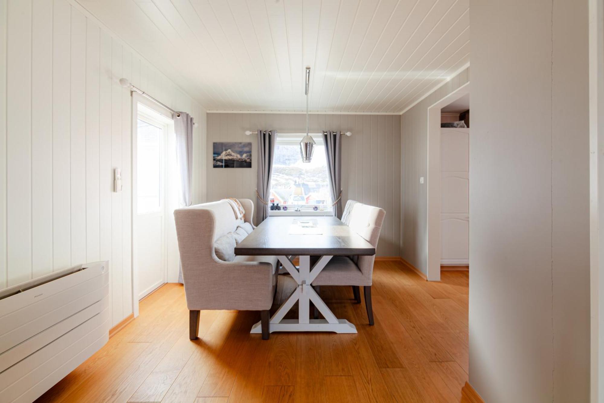 Reine Mountain View Retreat