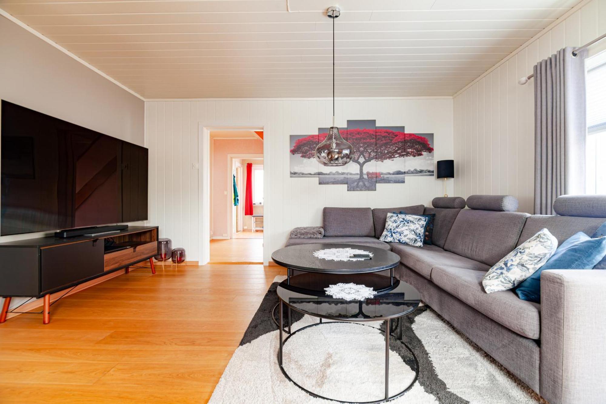 Reine Mountain View Retreat Holiday home