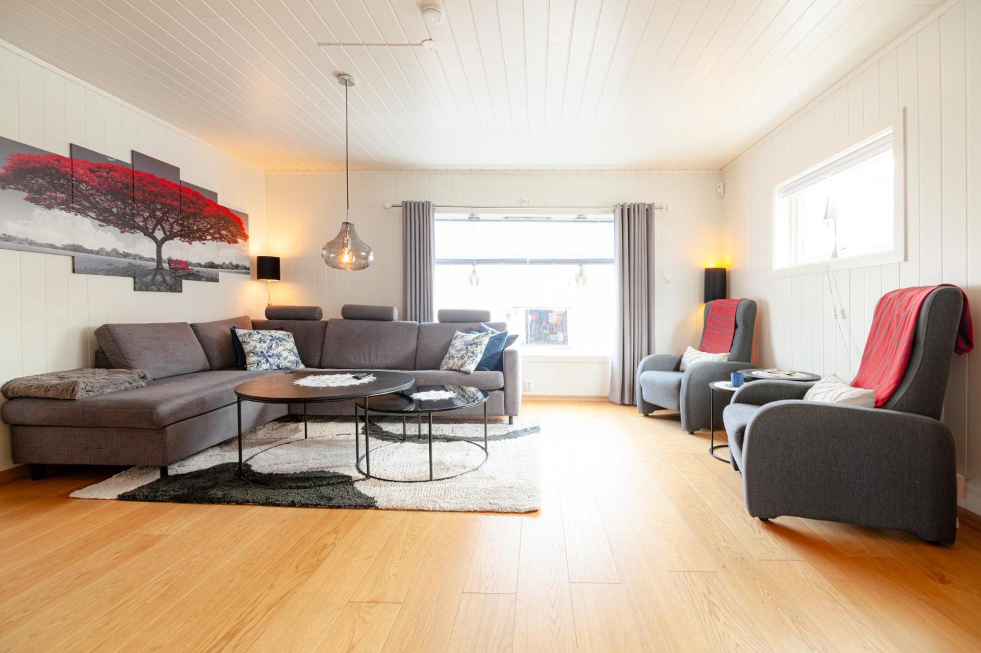 Reine Mountain View Retreat